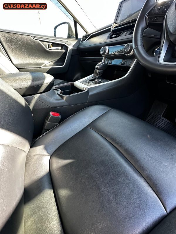 Toyota RAV4 - photo 6