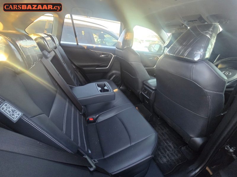 Toyota RAV4 - photo 6