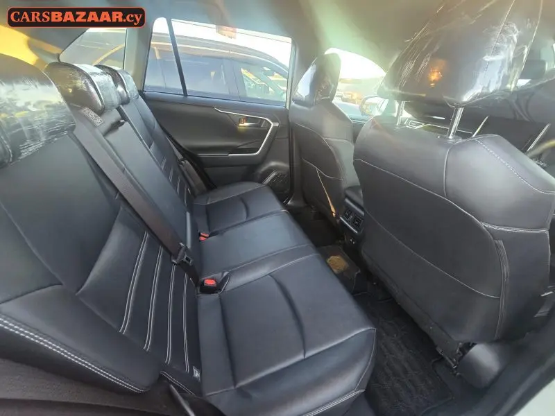 Toyota RAV4 - photo 8