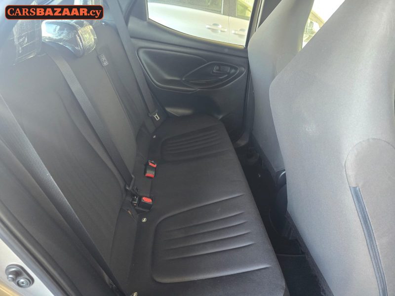 Toyota Yaris  - photo 4