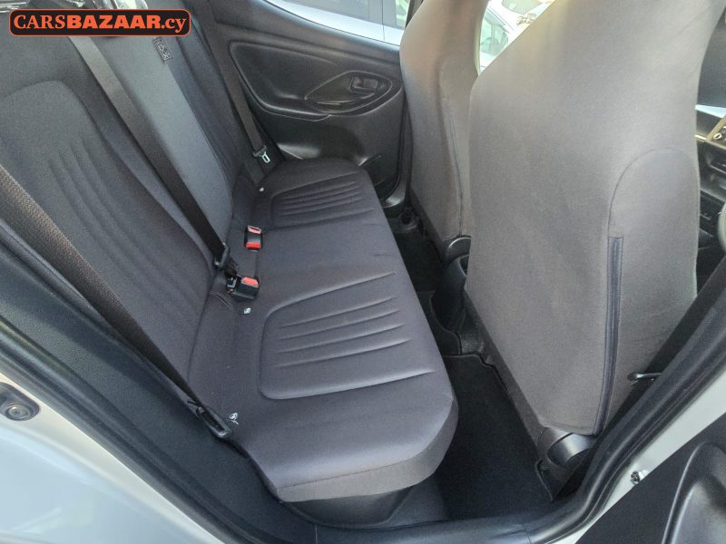 Toyota Yaris  - photo 5