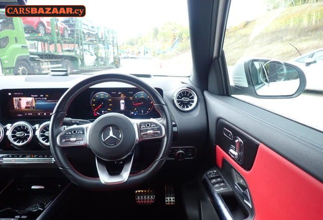 Mercedes-Benz GLA200d AMG Line  - photo 3