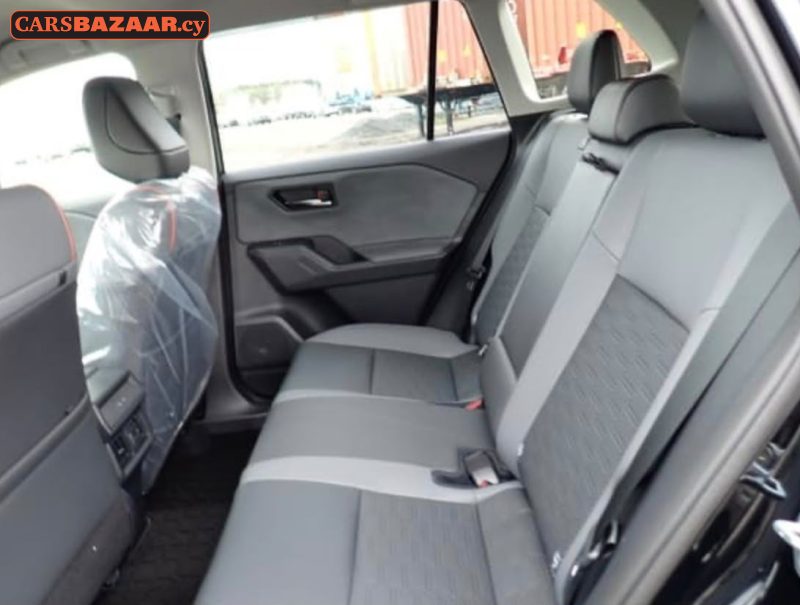 Toyota RAV4 - photo 5