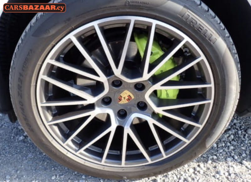 Porsche Cayenne  - photo 7